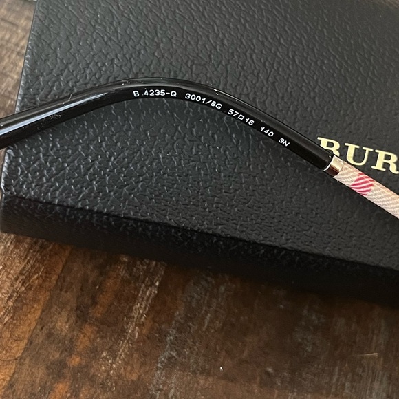 Burberry Sunglasses - Excellent Condition - Picture 8 of 16